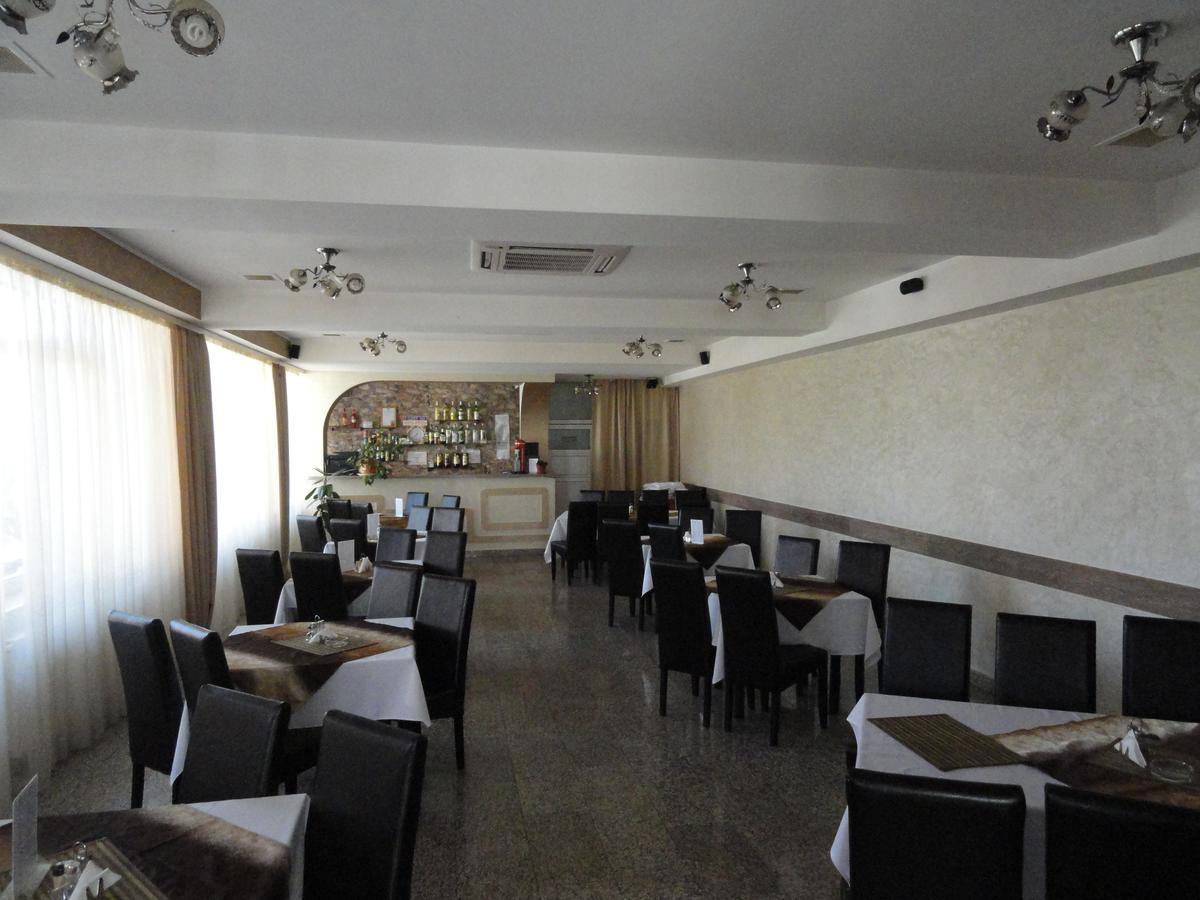 Pensiune Restaurant Avangarde Pitesti Exterior photo