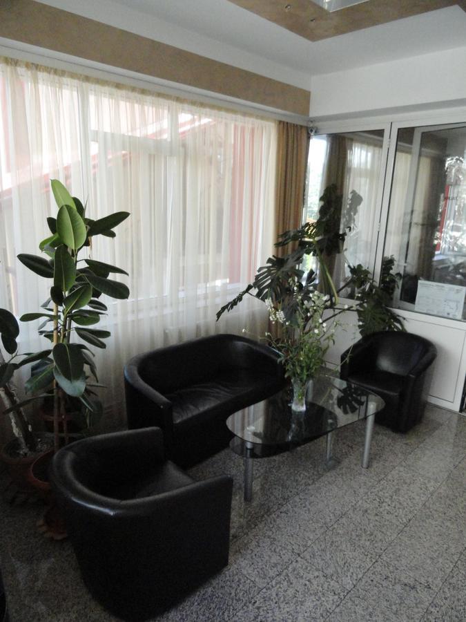 Pensiune Restaurant Avangarde Pitesti Exterior photo