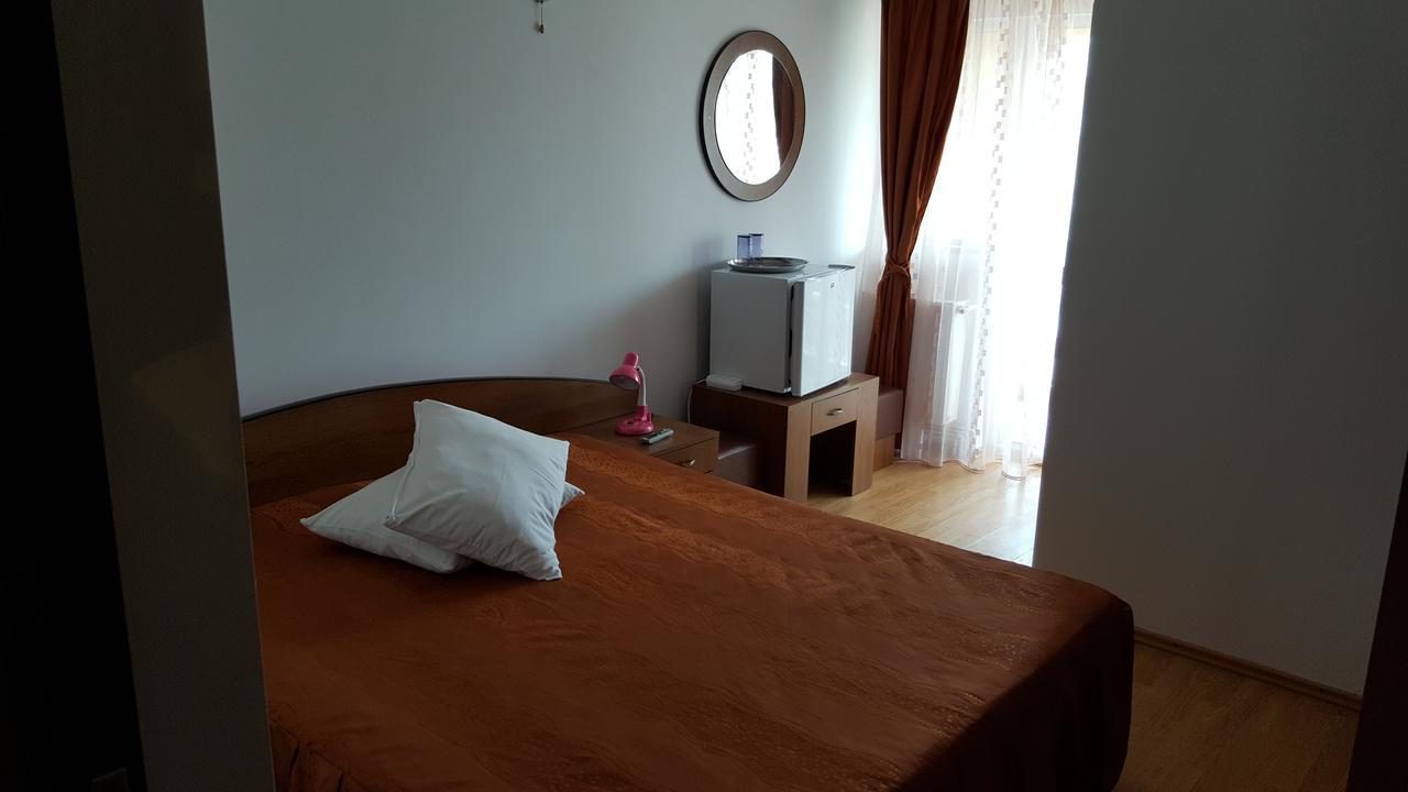 Pensiune Restaurant Avangarde Pitesti Room photo